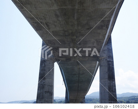 西湘バイパスの小田原ブルーウェイブリッジ（神奈川県小田原市） 106102418