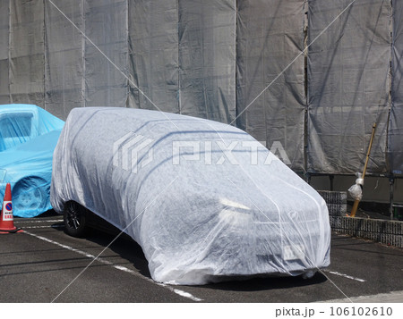塗装工事での車の養生施工状況(カーシート設置) 106102610