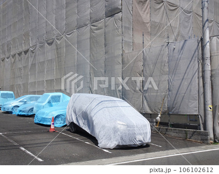 塗装工事での車の養生施工状況(カーシート設置) 106102612