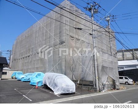 塗装工事での車の養生施工状況(カーシート設置) 106102613