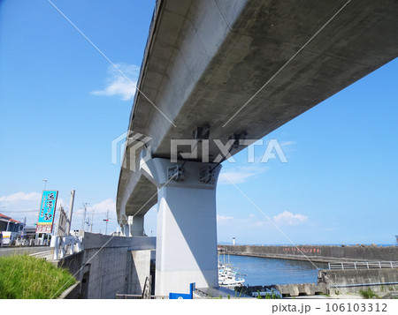 西湘バイパス(神奈川県小田原市)の橋の落橋防止装置 106103312