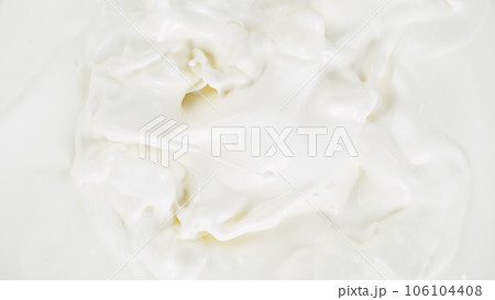 Freeze motion of whirling milk cream, close-up 106104408