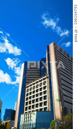 国立がん研究センターの建物と青空の風景写真 国立がん研究センターの建物と青空の風景写真 106104793