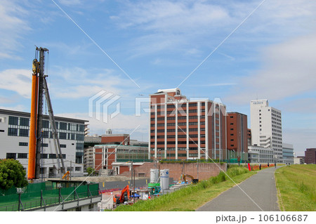 一級河川淀川の堤防そして大阪工業大学大宮キャンパス 106106687