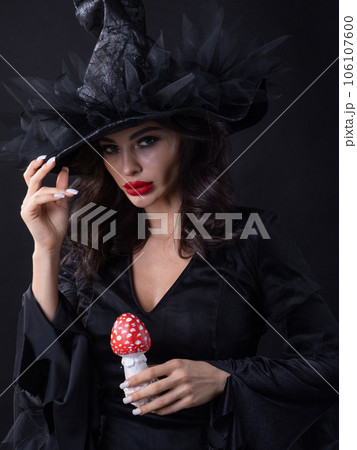 Sorceress with poisonous mushroom Sorceress with poisonous mushroom 106107600