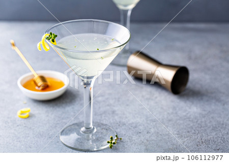 Honey and thyme lemon drop martini 106112977