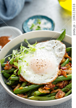 Healthy and filling breakfast with egg, green beans and bacon Healthy and filling breakfast with egg, green beans and bacon 106113018