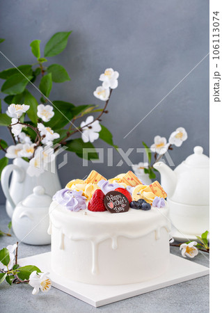 Vanilla cake for Mother's day with flowers and white chocolate glaze Vanilla cake for Mother's day with flowers and white chocolate glaze 106113074