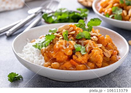 Vegan curry with cauliflower, chickpeas and butternut squash 106113379