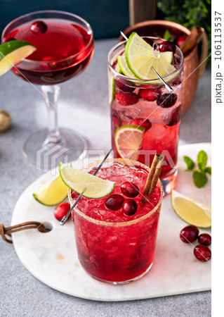 Variety of festive Christmas cocktails with cranberry and lime 106113537