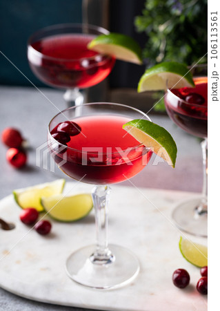 Cranberry lime vodka cocktail, Christmas cocktail idea Cranberry lime vodka cocktail, Christmas cocktail idea 106113561
