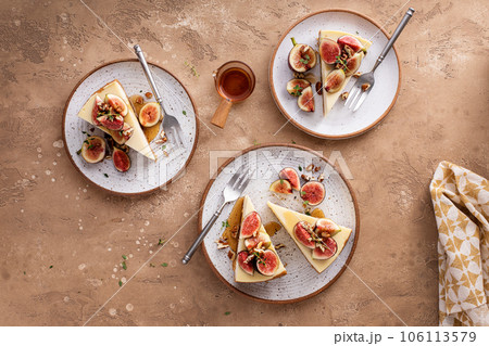 Fall cheesecake with figs and maple syrup Fall cheesecake with figs and maple syrup 106113579
