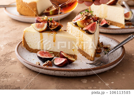 Fall cheesecake with figs and maple syrup Fall cheesecake with figs and maple syrup 106113585