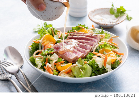 Seared tuna with asian crunchy salad with oranges Seared tuna with asian crunchy salad with oranges 106113621