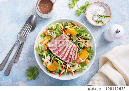 Seared tuna with asian crunchy salad with oranges Seared tuna with asian crunchy salad with oranges 106113625