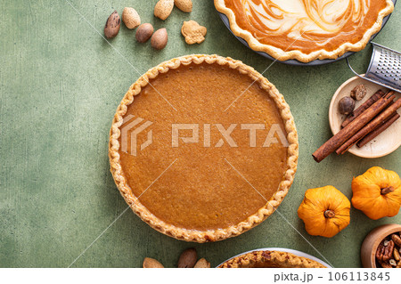 Traditional Thanksgiving pumpkin pie with flaky crust 106113845