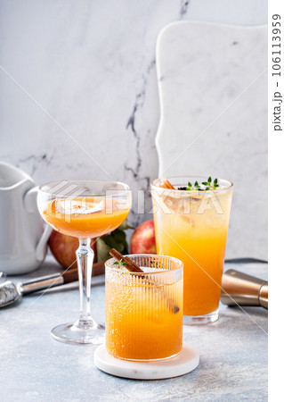 Variety of fall cocktails or mocktails made with apple cider 106113959