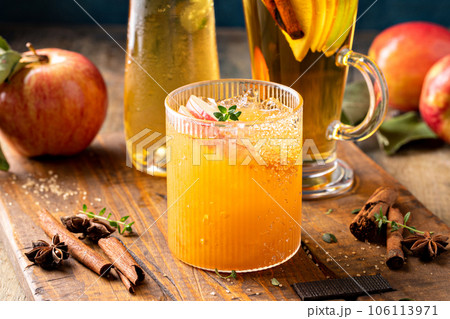 Apple cider margarita with apple slices and fresh thyme Apple cider margarita with apple slices and fresh thyme 106113971