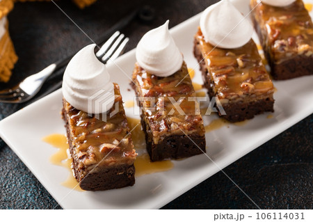 Chocolate pecan pie bars with caramel sauce Chocolate pecan pie bars with caramel sauce 106114031
