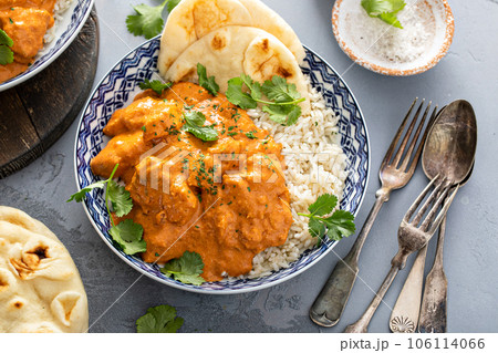 Chicken tikka masala, cooked marinated chicken in spiced curry sauce 106114066