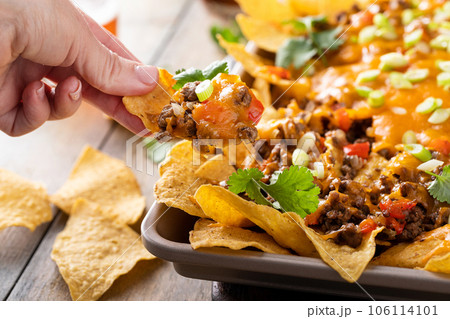 Traditional nachos with ground beef and red pepper 106114101
