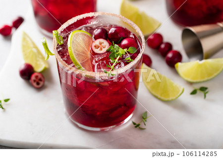 Cranberry and lime margarita cocktail or mocktail 106114285