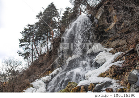 冬の横谷峡谷「乙女滝」 106116390