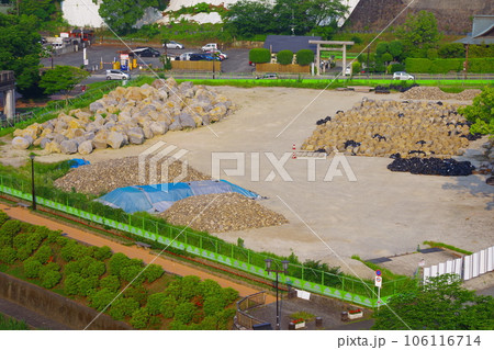 修復を行う熊本城と周辺の風景 修復を行う熊本城と周辺の風景 106116714