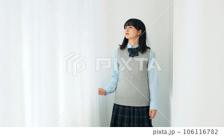 女子学生のポートレート 106116782