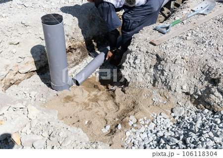 新築住宅の排水管の埋設工事 106118304