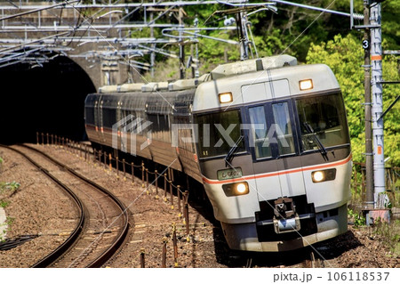 中央線、古虎渓駅付近を走るJR東海383系特急しなの 中央線、古虎渓駅付近を走るJR東海383系特急しなの 106118537