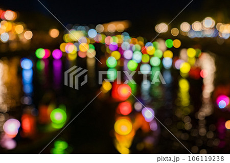 カラフルな玉ボケのイルミネーション 106119238