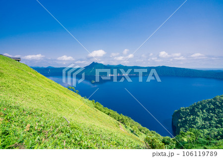(北海道)摩周湖第3展望台から望む摩周湖 (北海道)摩周湖第3展望台から望む摩周湖 106119789