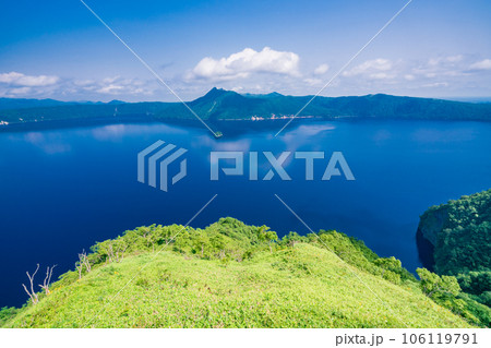（北海道）摩周湖第3展望台から望む摩周湖 106119791