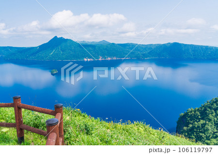 （北海道）摩周湖第3展望台から望む摩周湖 106119797