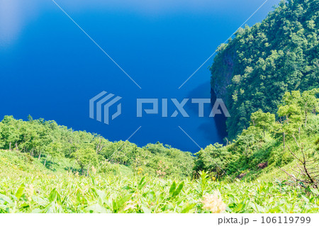 (北海道)摩周湖第3展望台から望む摩周湖 (北海道)摩周湖第3展望台から望む摩周湖 106119799