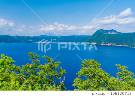 (北海道)摩周湖第1展望台から望む摩周湖 (北海道)摩周湖第1展望台から望む摩周湖 106120712
