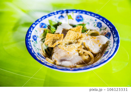 ホイアン名物の汁無し麺　カオラウ 106123331
