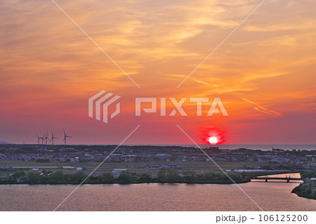 【出雲山展望台より東郷湖 (夕刻)】 鳥取県東伯郡湯梨浜町大字宮内 【出雲山展望台より東郷湖 (夕刻)】 鳥取県東伯郡湯梨浜町大字宮内 106125200