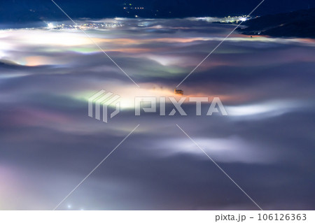 《埼玉県》秩父の雲海夜景・幻想的な風景 106126363