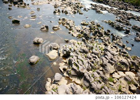 複雑な岩の風景をした轟の瀬 複雑な岩の風景をした轟の瀬 106127424