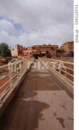 アイット・ベン・ハドゥ入口の橋【モロッコ】 106128551