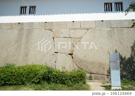 大阪城　大手口枡形の巨石 106128869