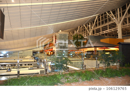 羽田空港の搭乗受付場所を上から撮影 羽田空港の搭乗受付場所を上から撮影 106129765