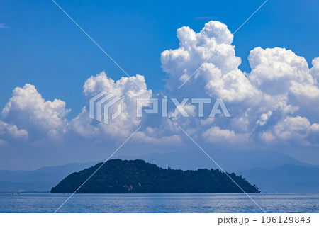 竹生島と夏雲 竹生島と夏雲 106129843