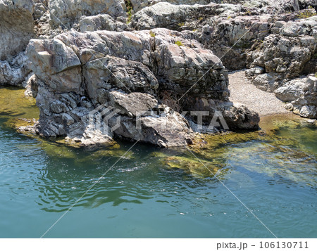 夏(8月)の闘竜灘(兵庫県加東市内)。加古川中流の景勝地。 106130711