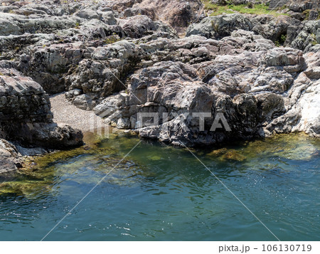夏(8月)の闘竜灘(兵庫県加東市内)。加古川中流の景勝地。 106130719