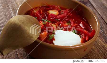 Zuppa di barbabietola 106135062