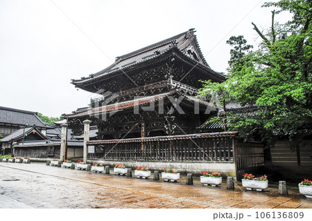 城端別院善徳寺山門 106136809