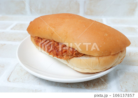 パン、メンチカツ、ブレッド、食べ物、フード、メンチカツパン、朝食、軽食、揚げ物、洋食、カフェ、食事 106137857